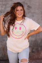 Load image into Gallery viewer, Daisy Happy Face Tee