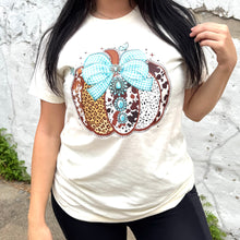 Load image into Gallery viewer, Concho Pumpkin Graphic Tee