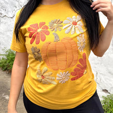 Load image into Gallery viewer, Daisy Pumpkin Graphic Tee