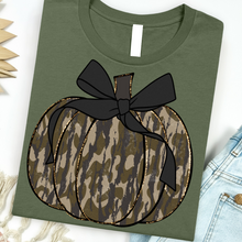 Load image into Gallery viewer, Camo Pumpkin Graphic Tee